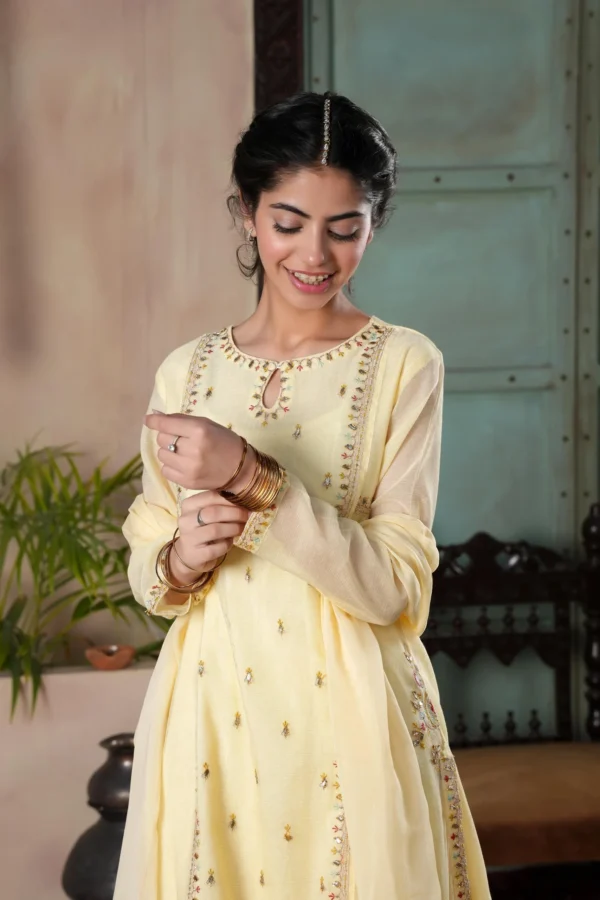 Embellished Kameez, Trousers & Dupatta (GPW-1089) (Copy) (Copy) - Image 4